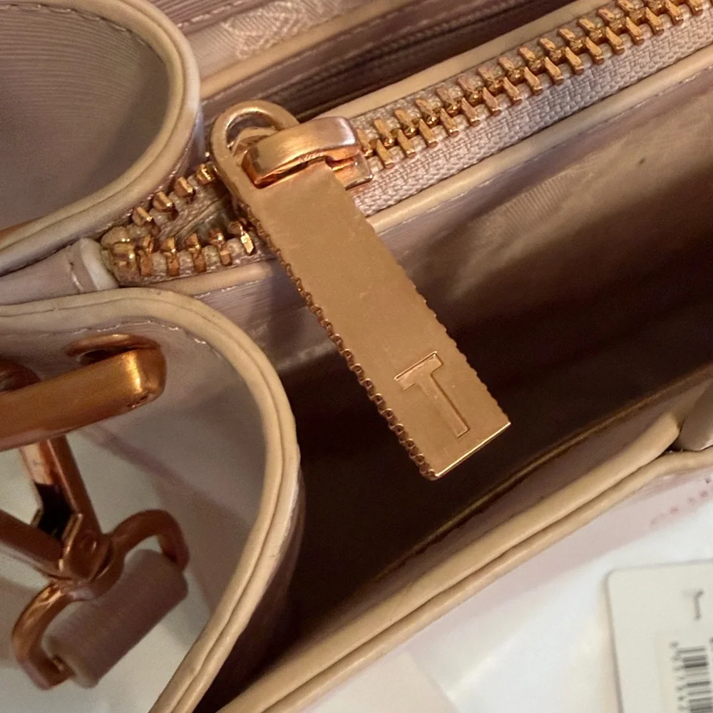 Ted Baker London 🌸 Light Pink Satchel with Gold Accents - Picture 6 of 17